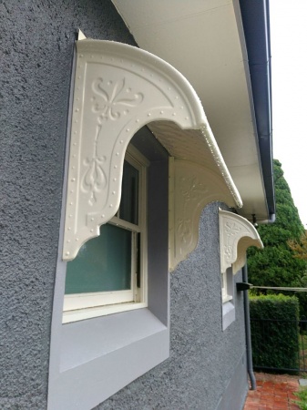 apm_hooded_awning_1_opt