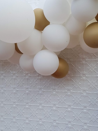 apm_white_fleur_wall